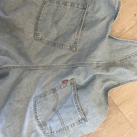 Large Levis Shorts Overalls, worn twice - Picture 3 of 4